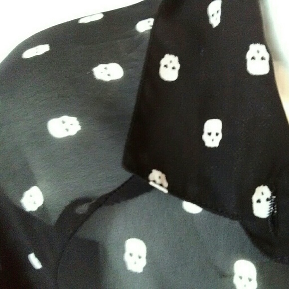 Fun & Flirt Skull Button Down Shirt - Picture 2 of 3
